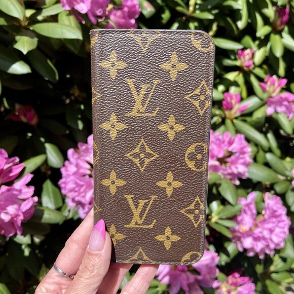 Louis Vuitton Monogram Folio iPhone Case 7/8 Plus - Picture 2 of 9
